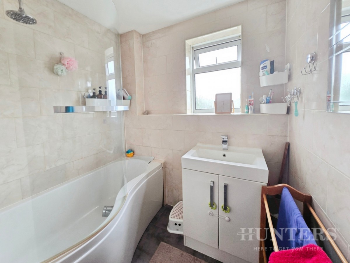 Glena Mount, Sutton
