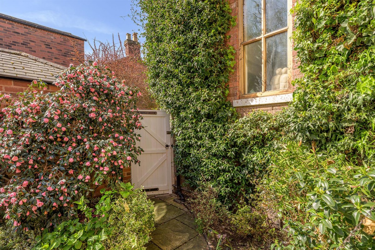 Love Lane, Stourbridge, DY8 2DA