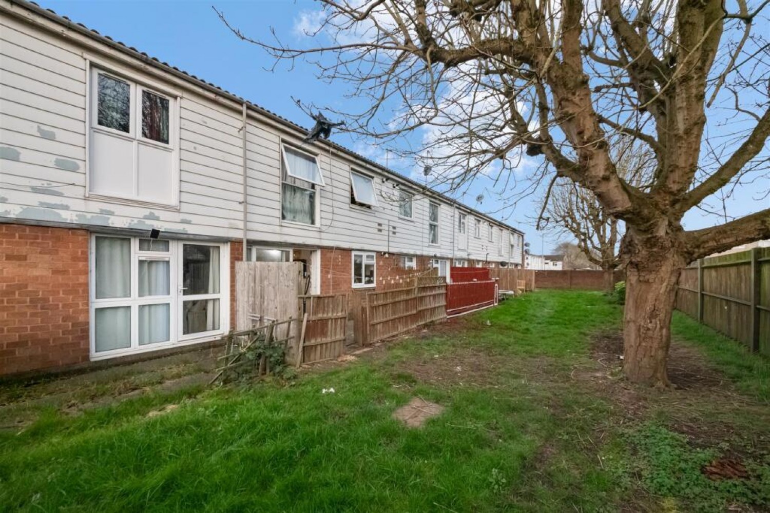 Burns Close, Hayes, UB4 0EJ