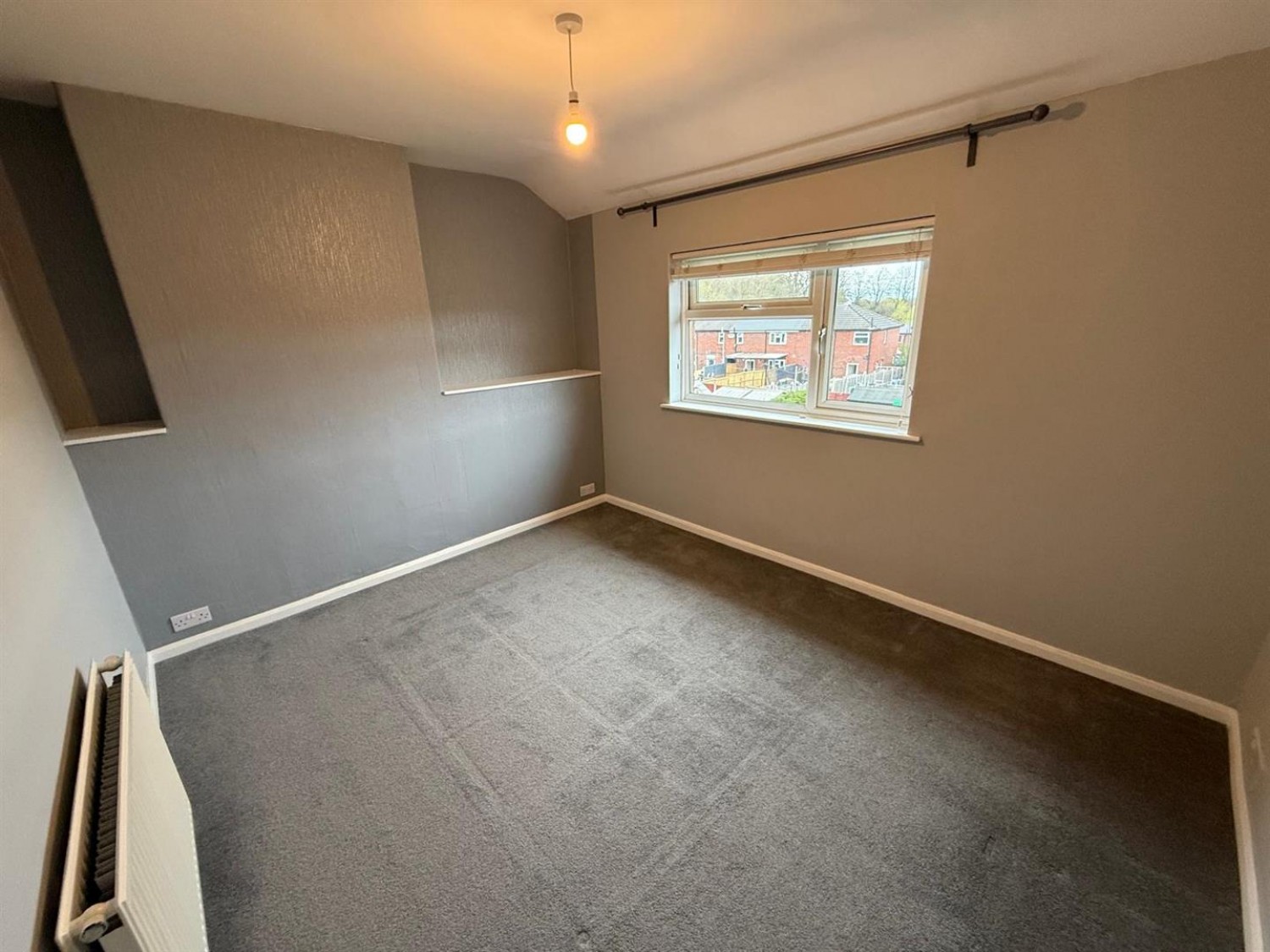 Central Avenue, Stourbridge, DY9 9BT