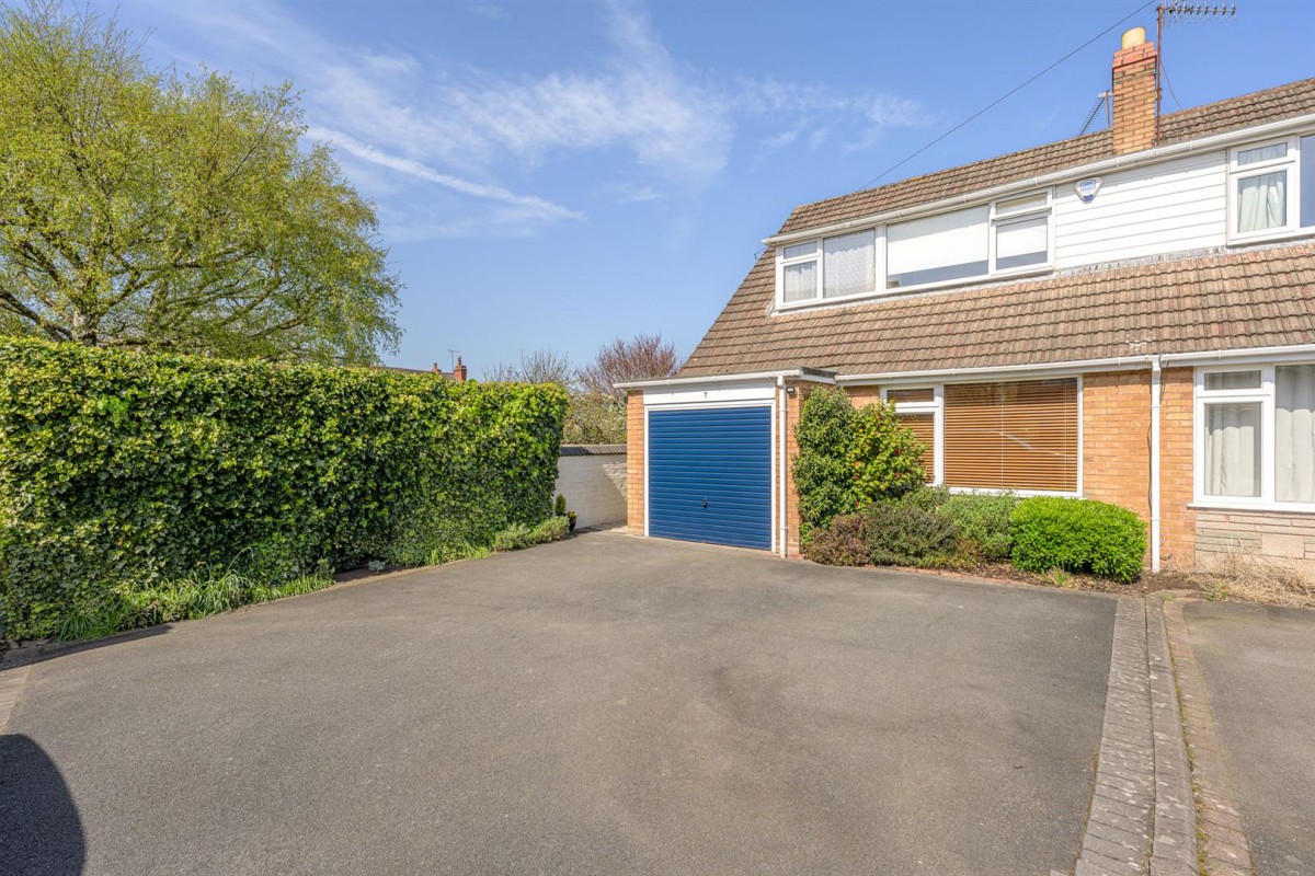 Bernwall Close, Stourbridge, DY8 1SD