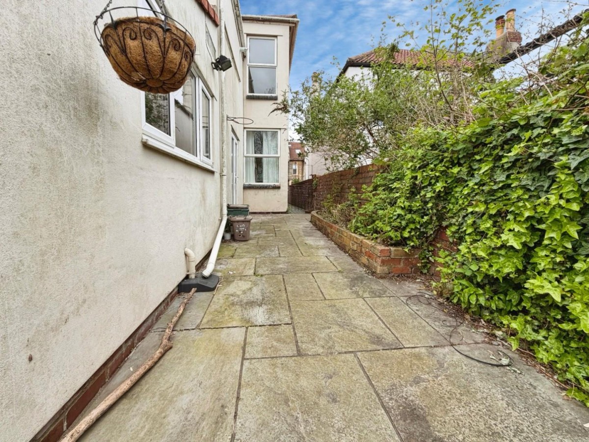 Cleeve Road, Knowle, BS4 2JP