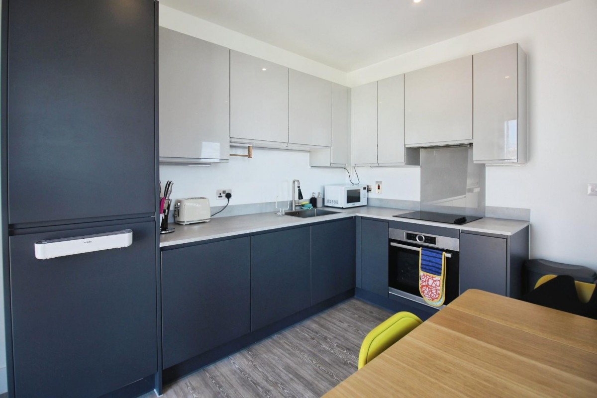 2 Kite Close, London