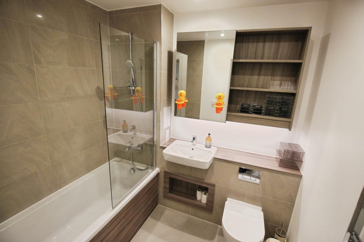 2 Kite Close, London