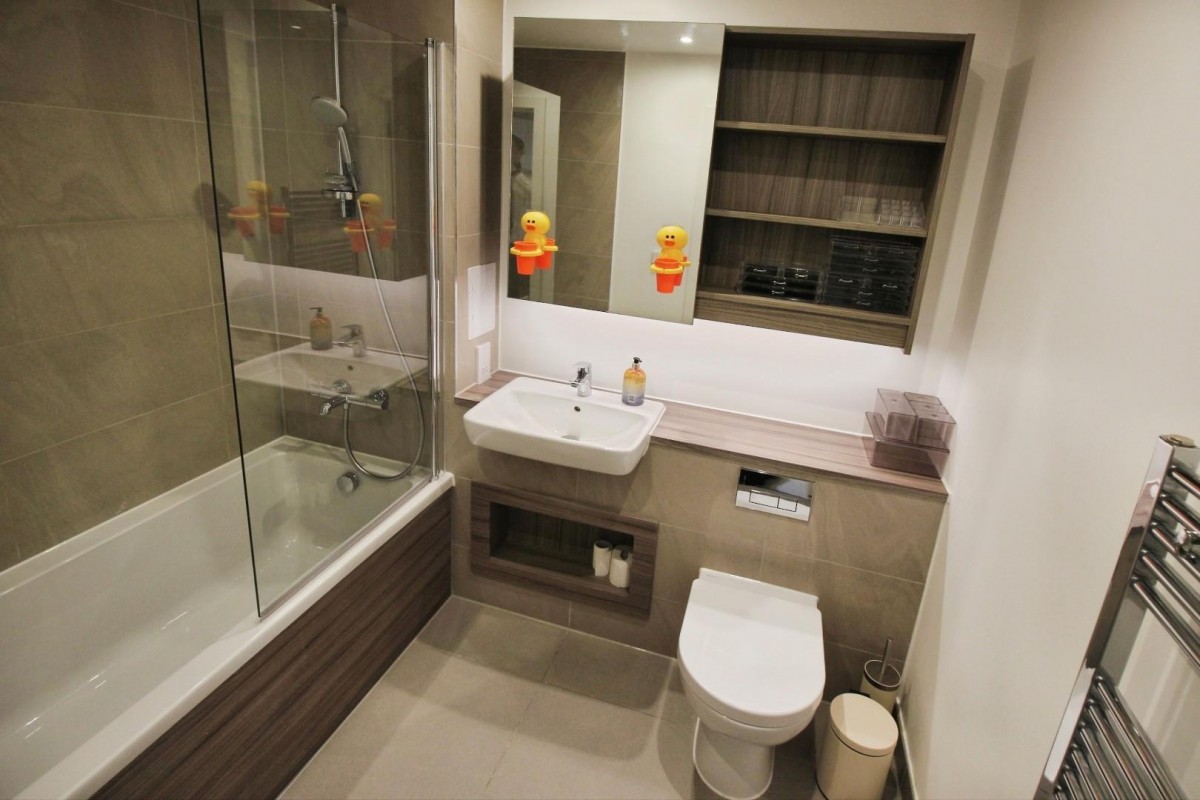 2 Kite Close, London