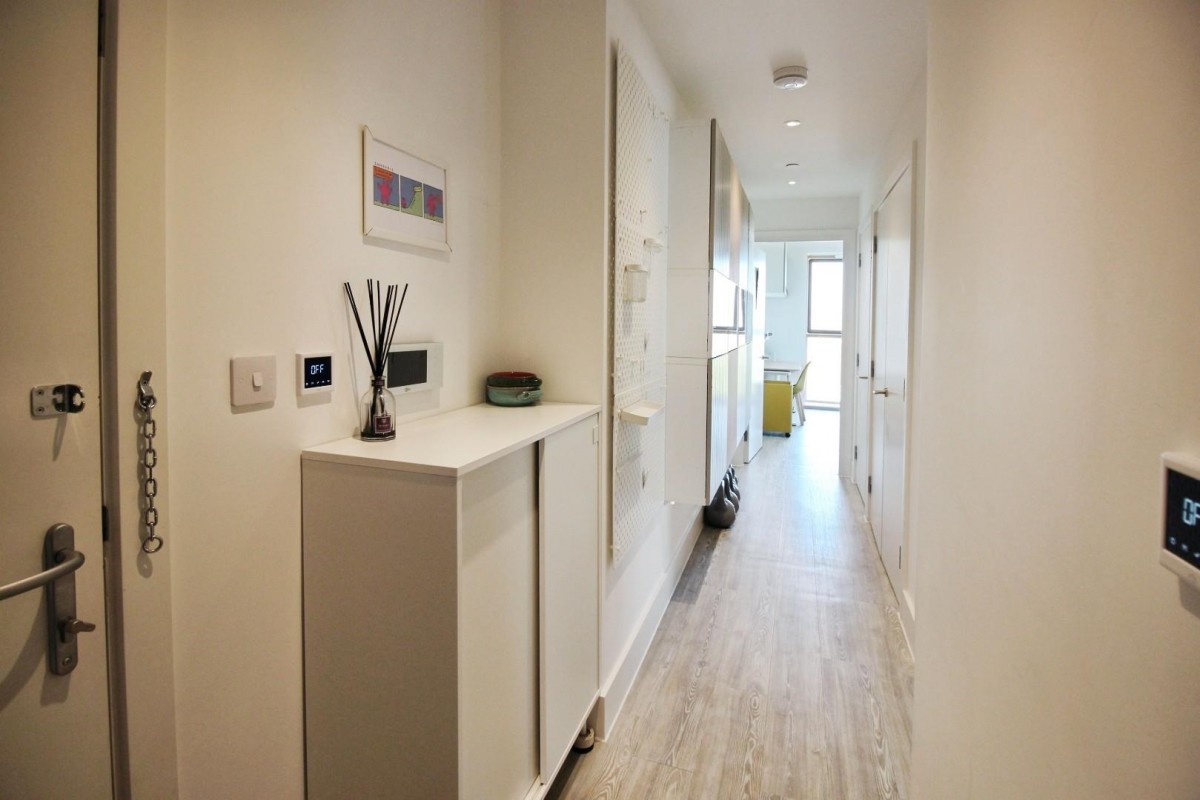 2 Kite Close, London