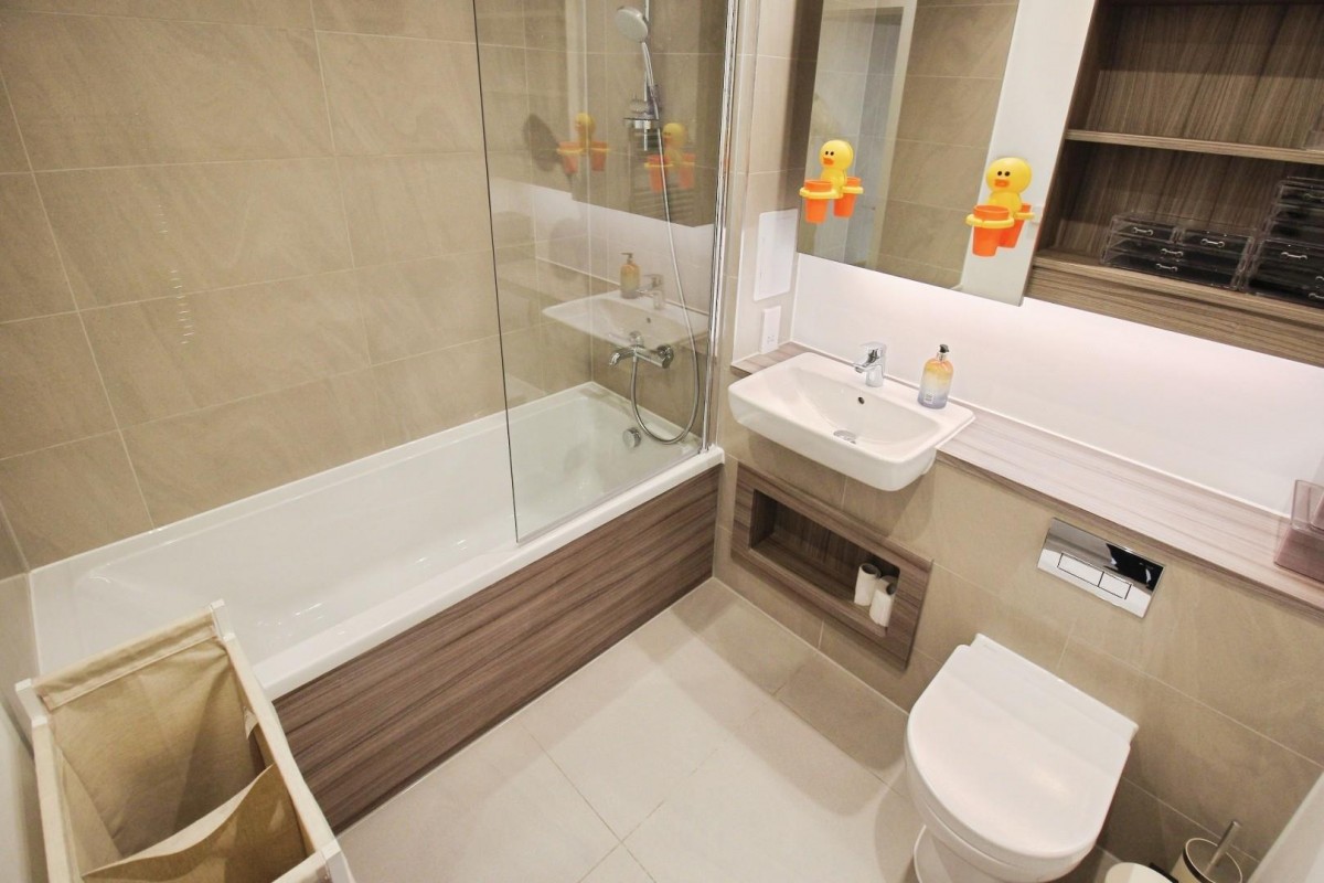 2 Kite Close, London