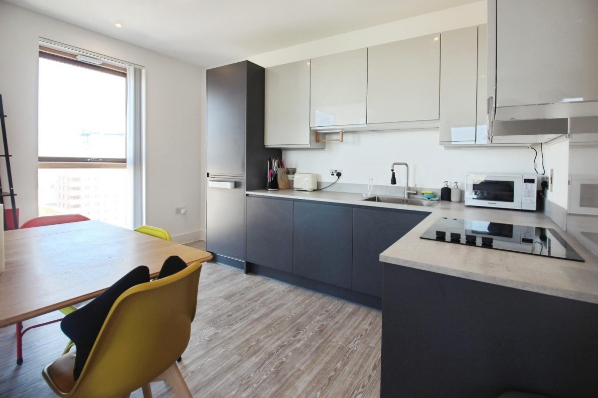 2 Kite Close, London