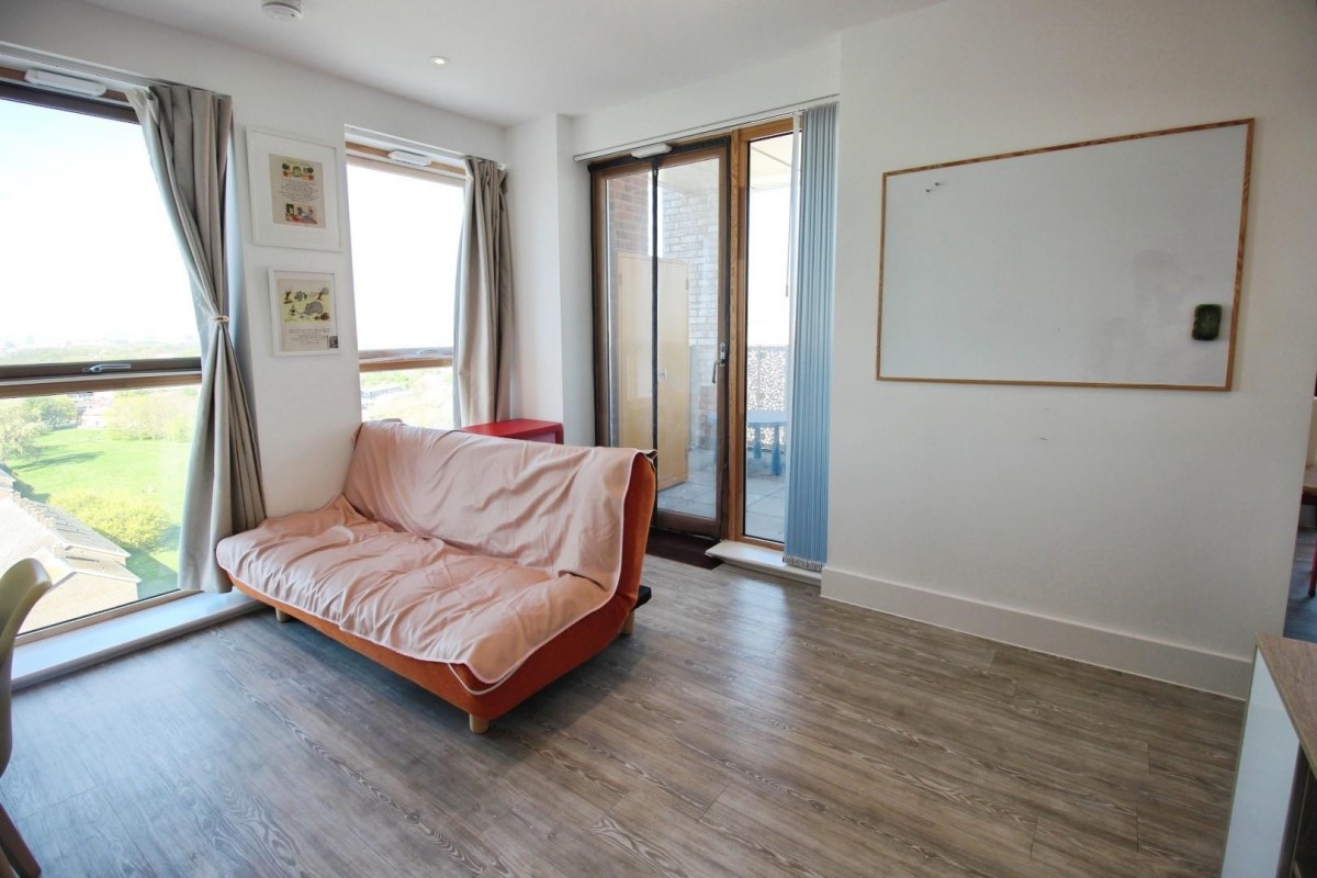 2 Kite Close, London