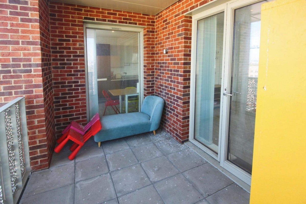 2 Kite Close, London