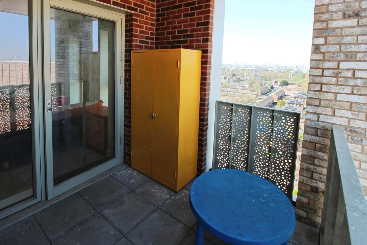 2 Kite Close, London
