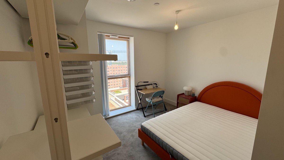2 Kite Close, London