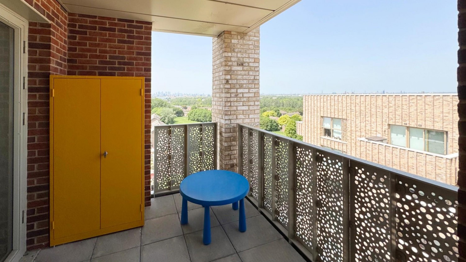 2 Kite Close, London