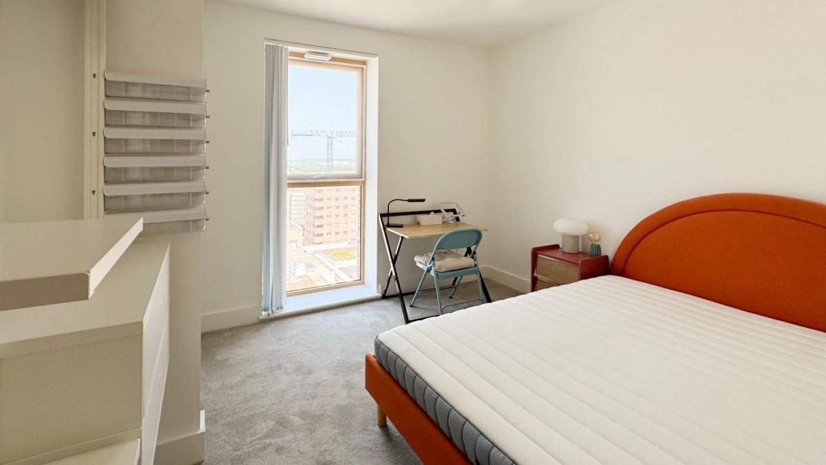 2 Kite Close, London