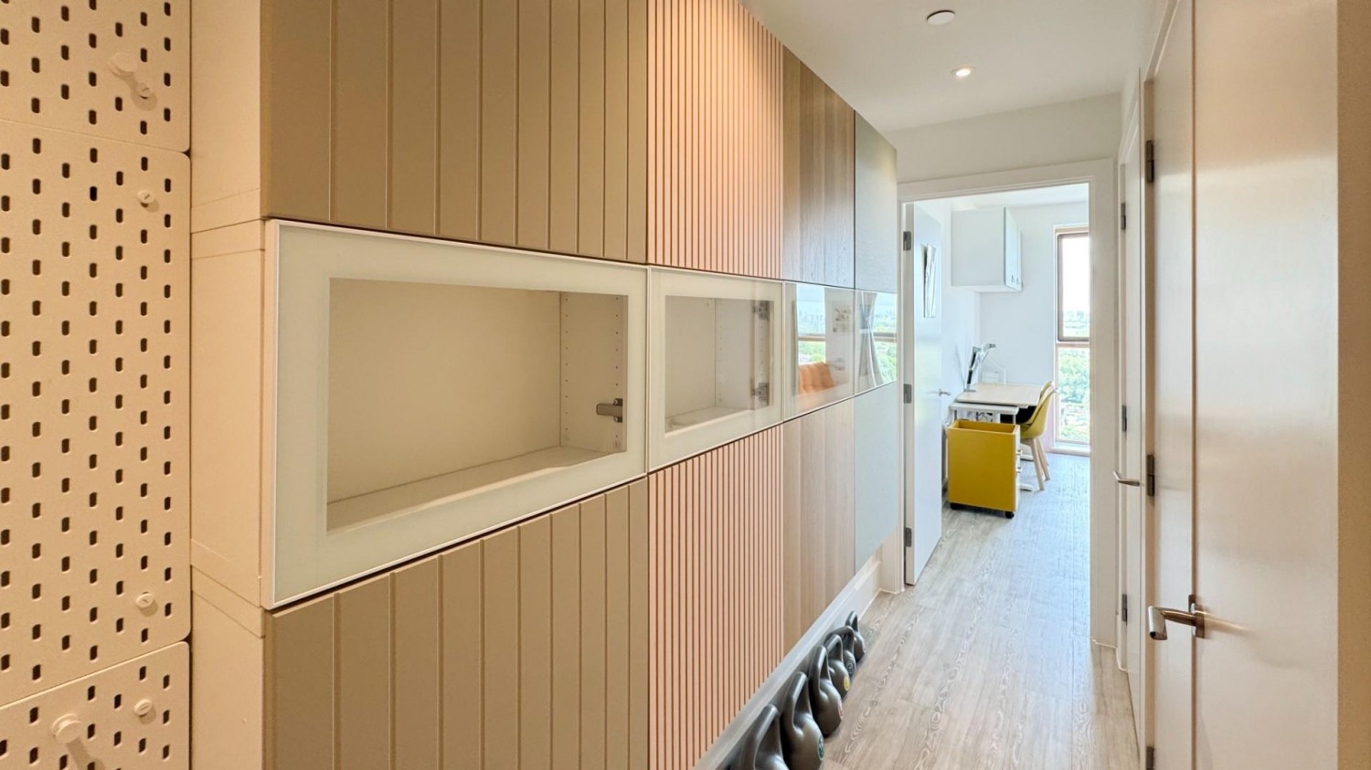 2 Kite Close, London