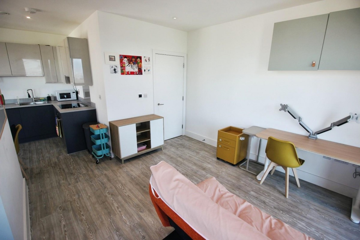 2 Kite Close, London