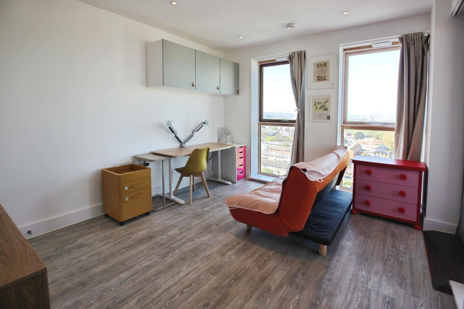 2 Kite Close, London