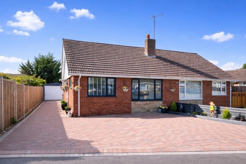 Well presented semi detached bungalow!