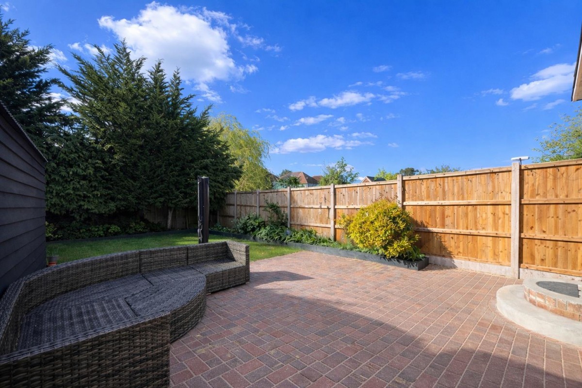 Well presented semi detached bungalow!