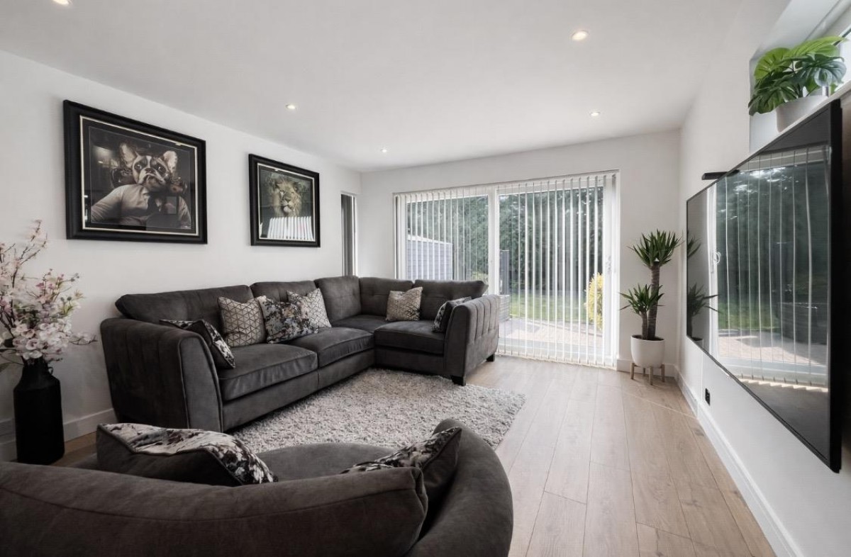 Well presented semi detached bungalow!