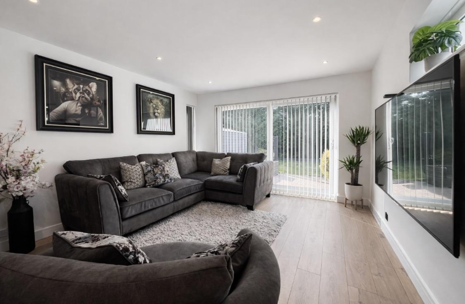 Well presented semi detached bungalow!
