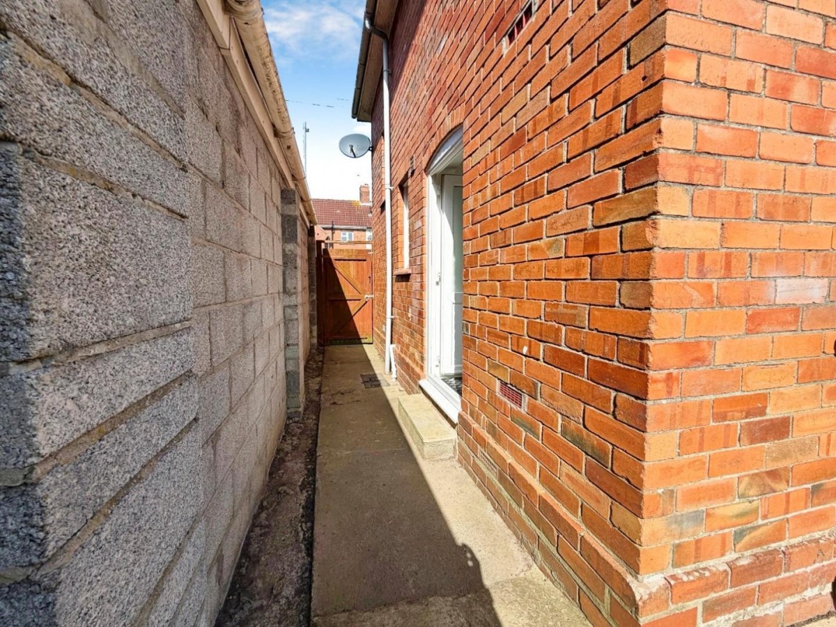 Lisburn Road, Bristol, BS4 1NQ
