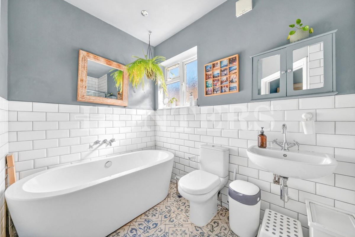 Greyhound Road, London, N17