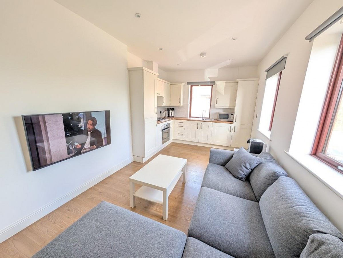 Unit 8, Midland Way, Thornbury