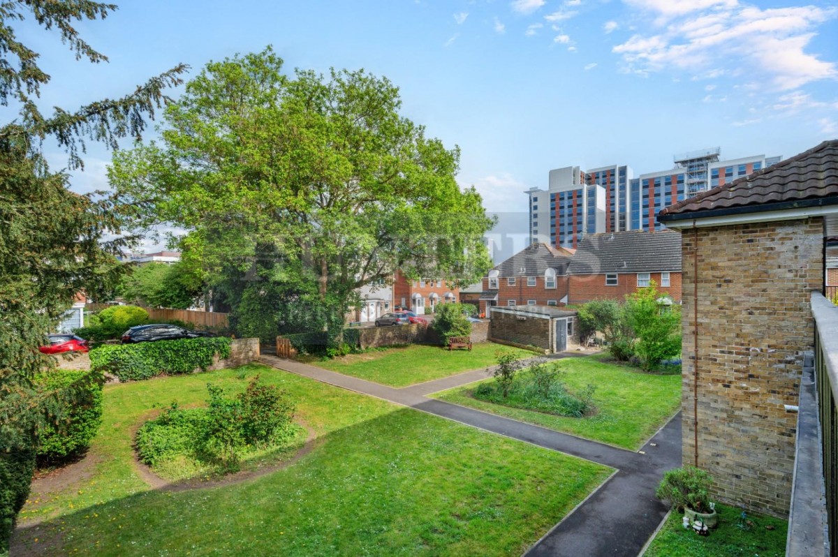 Manor Vale, Brentford