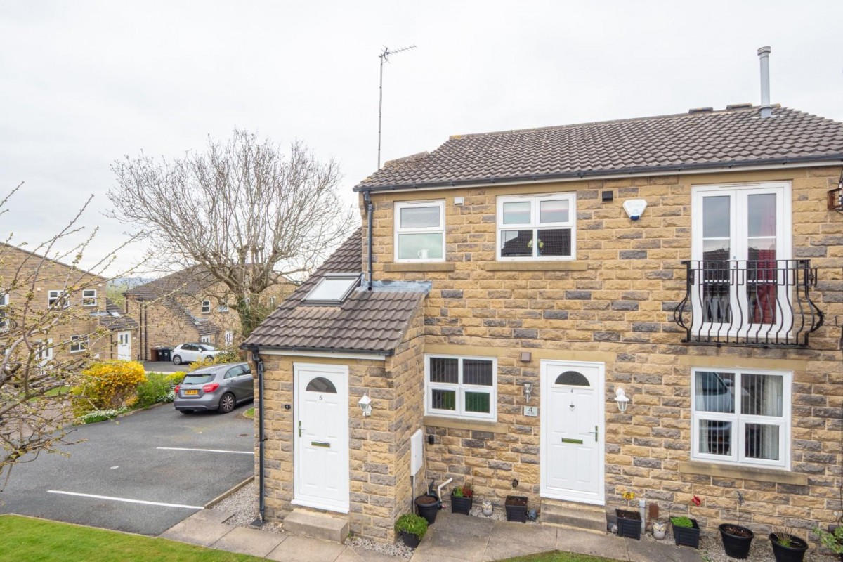 Queens Drive, Off Cemetery Road, Pudsey, LS28 7HL