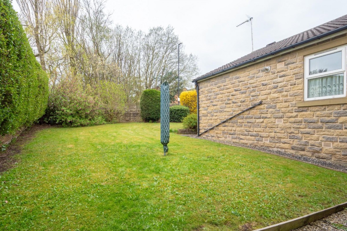 Queens Drive, Off Cemetery Road, Pudsey, LS28 7HL