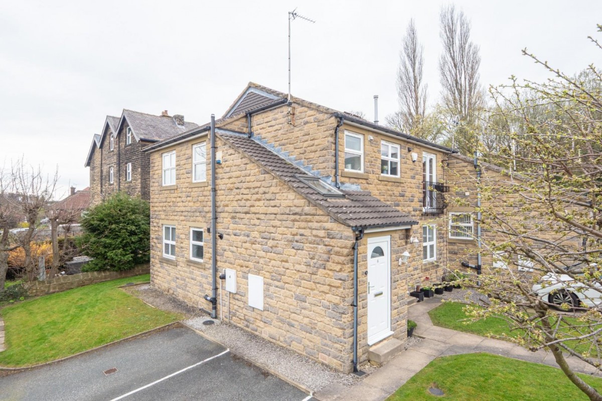 Queens Drive, Off Cemetery Road, Pudsey, LS28 7HL