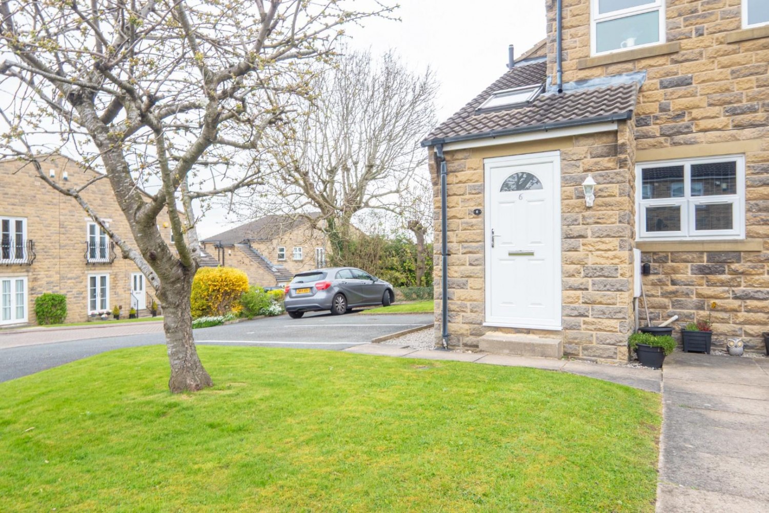 Queens Drive, Off Cemetery Road, Pudsey, LS28 7HL