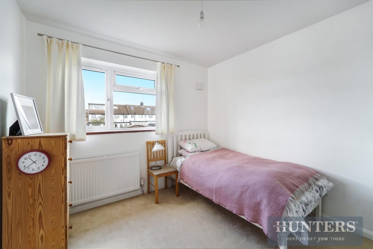 Lynmouth Avenue, Morden