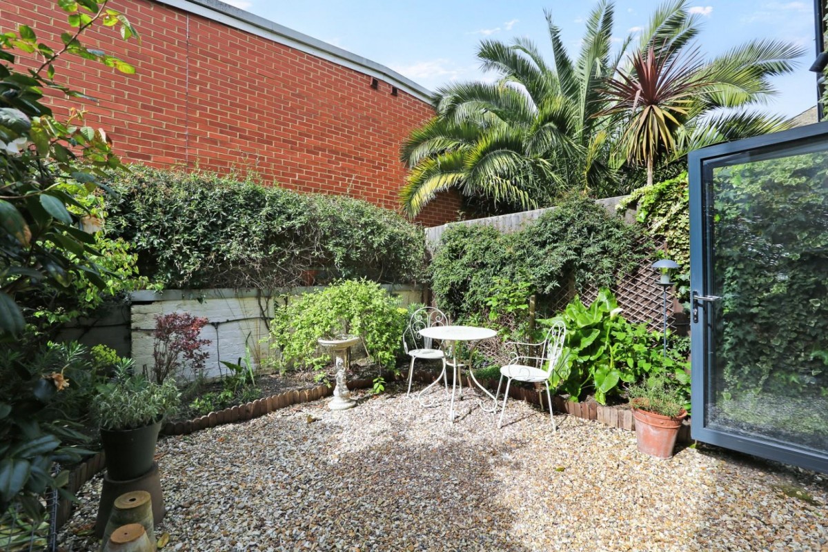 Southwell Road, London, SE5