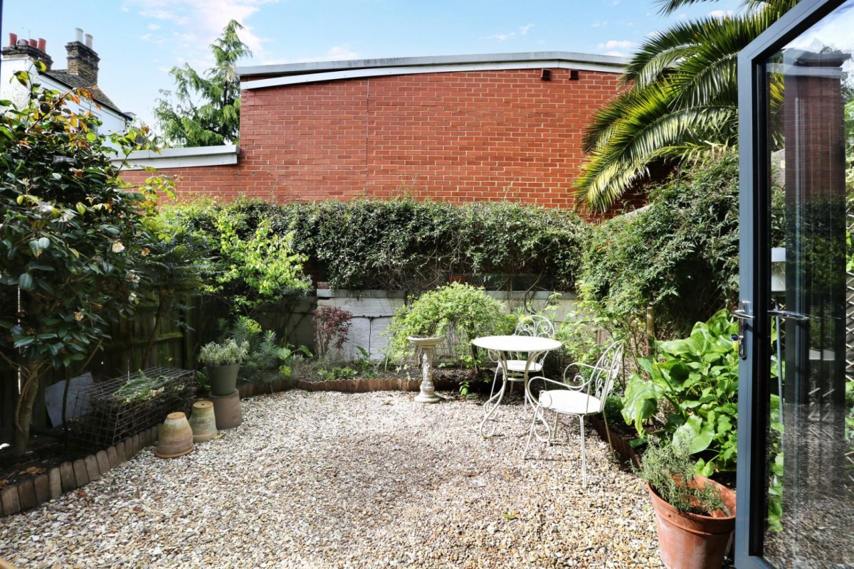 Southwell Road, London, SE5