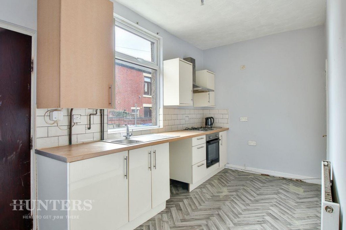 Halifax Road, Hamer, OL16 2NJ