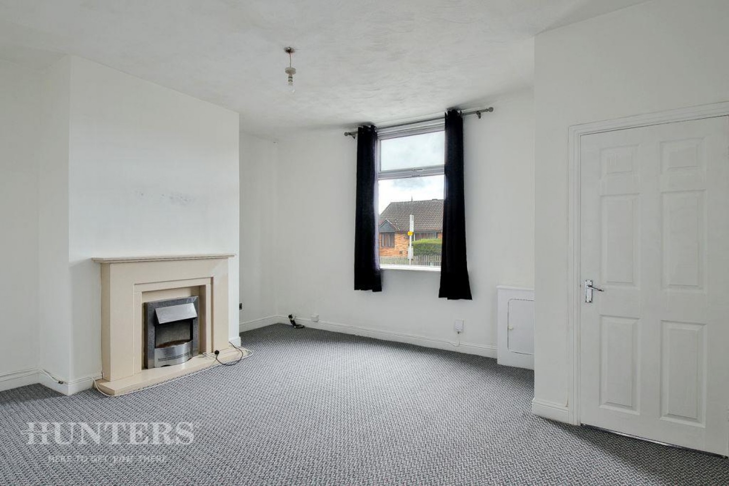 Halifax Road, Hamer, OL16 2NJ