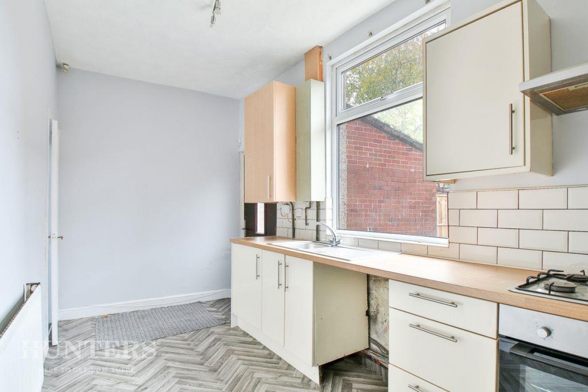 Halifax Road, Hamer, OL16 2NJ