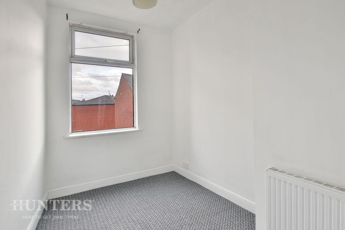 Halifax Road, Hamer, OL16 2NJ