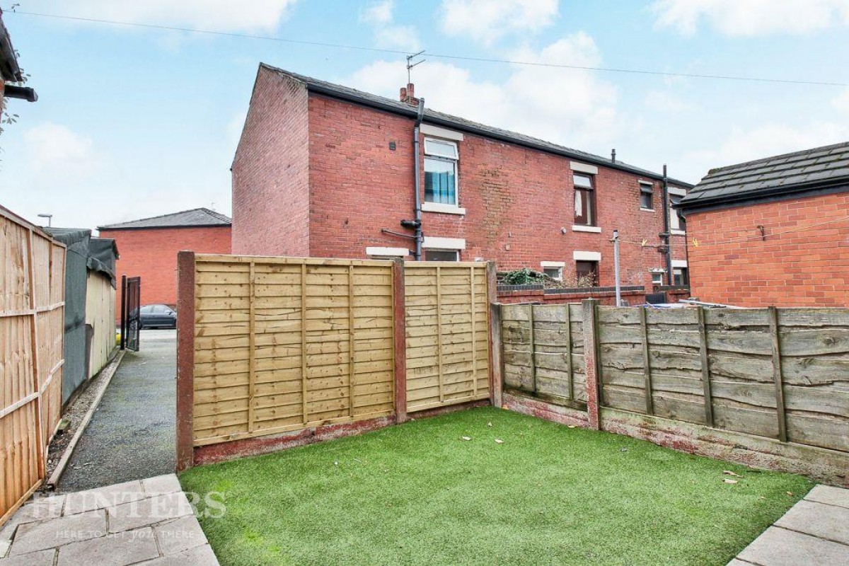 Halifax Road, Hamer, OL16 2NJ