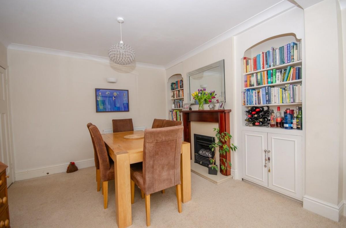 Cleeve Avenue, Downend, Bristol, BS16 6BT