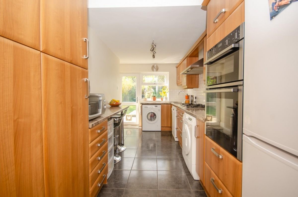 Cleeve Avenue, Downend, Bristol, BS16 6BT