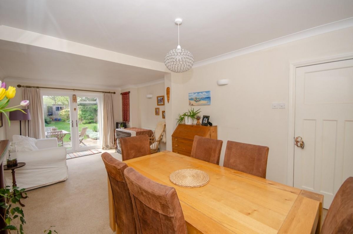 Cleeve Avenue, Downend, Bristol, BS16 6BT