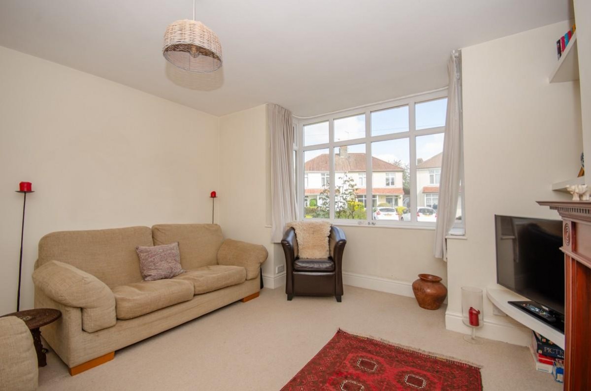 Cleeve Avenue, Downend, Bristol, BS16 6BT