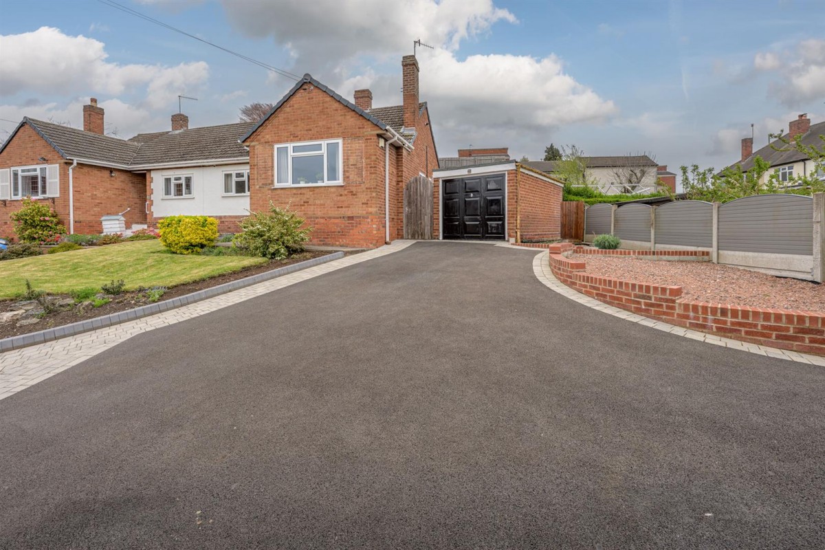 Oakfield Close, Stourbridge, DY8 4BE