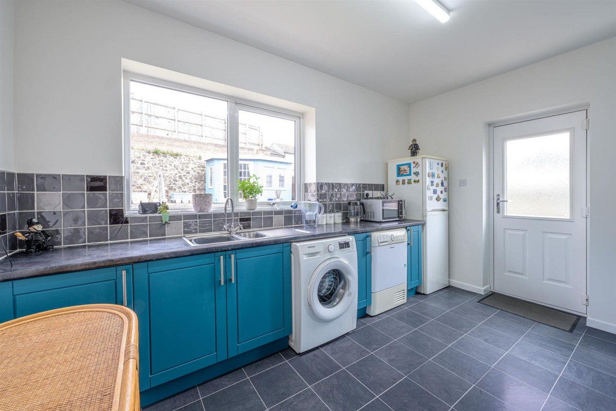 Oakfield Close, Stourbridge, DY8 4BE