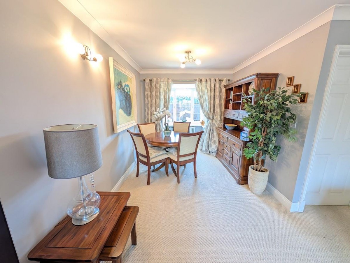 Courville Close, Alveston, Bristol