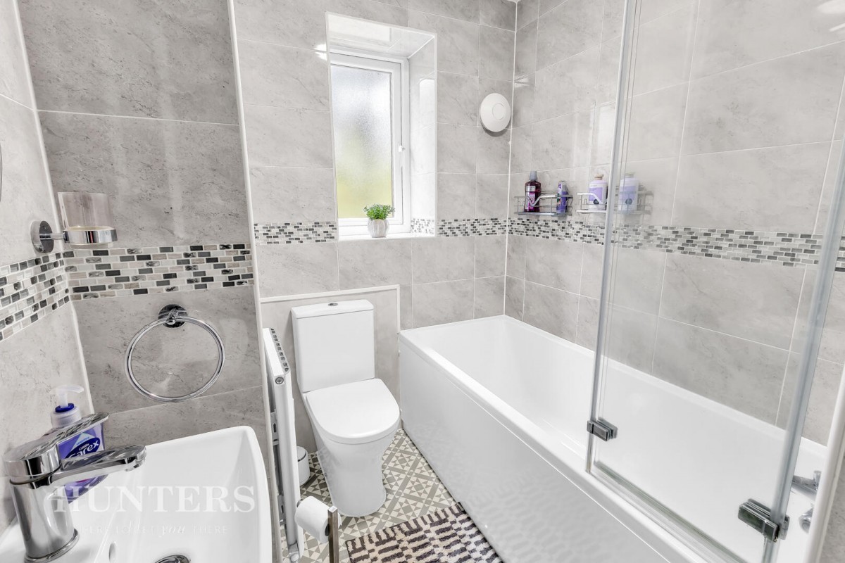 Halifax Road, Littleborough, OL15 0HL