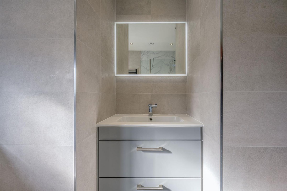 Whitehall Road, Kingswinford, DY6 9DY